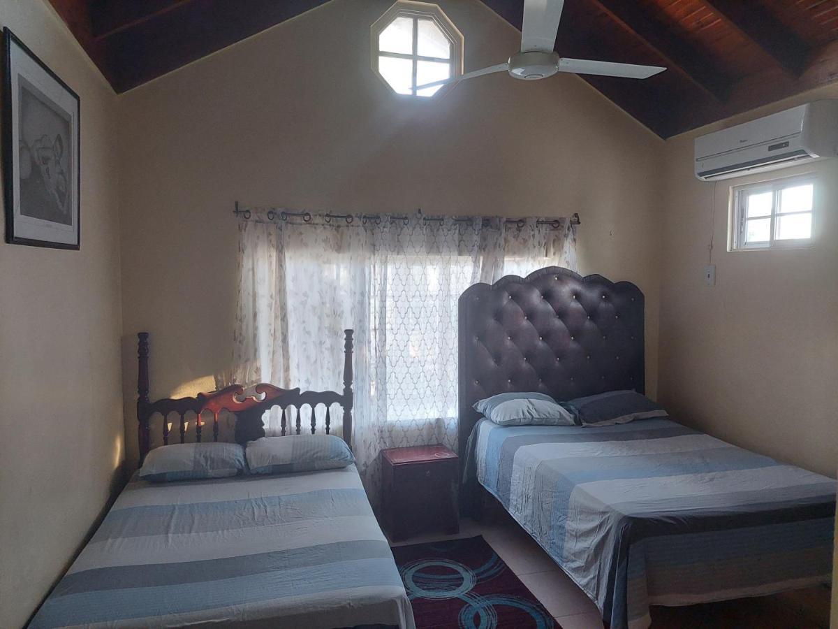 Dancehall Hostel คิงส์ตัน ภายนอก รูปภาพ