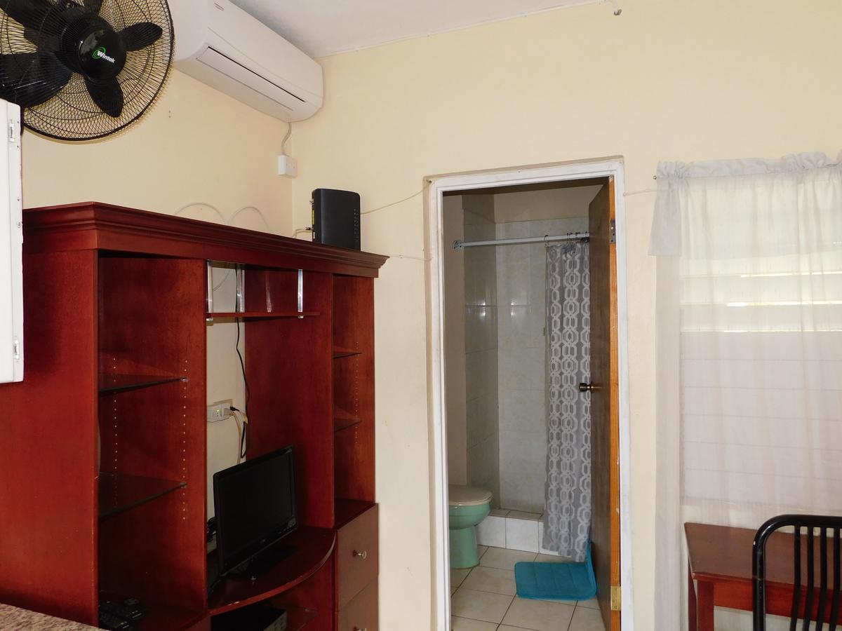 Dancehall Hostel คิงส์ตัน ภายนอก รูปภาพ